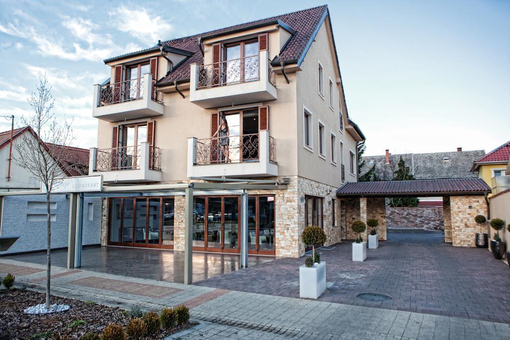 Mirage Hotel Sárvár Sarvar Quarto foto